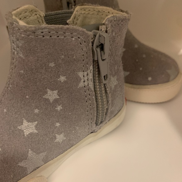 NWOT See Kai Run Keegan Stars Sneaker Boot - Picture 3 of 8